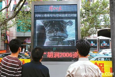 华街道广告屏.jpg