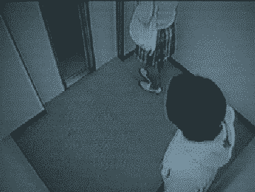 碰钉子上了.gif